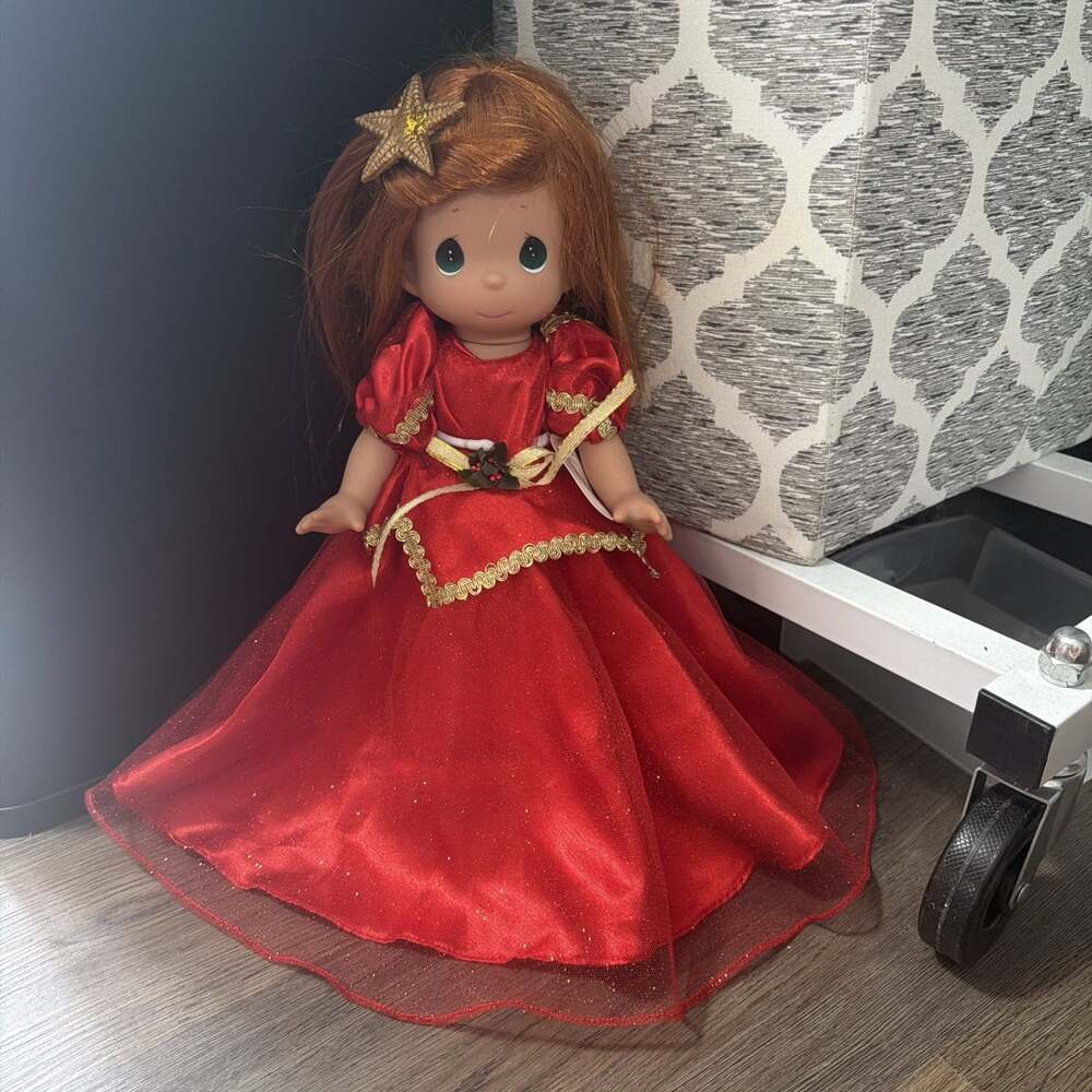 Precious Moments Disney Princess Arielās Christmas Memories Doll Red Dress
